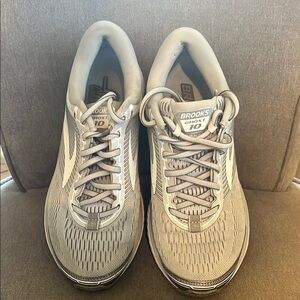 Brooks Ghost 10 Gray Athletic Shoes